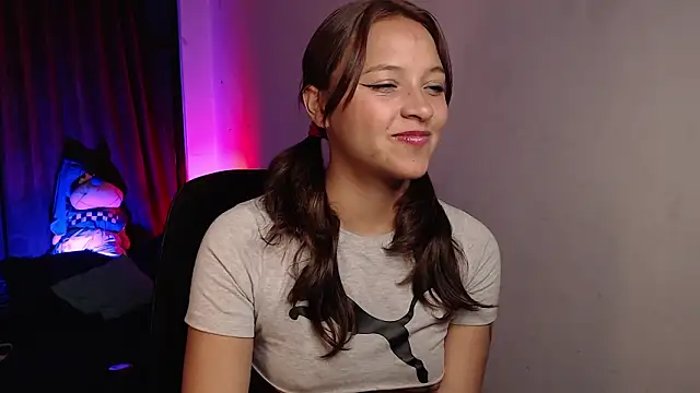 Zoe--khalL online show from February 11, 2026, 3:33 am