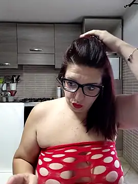 carolyne2023 online show from November 18, 2025, 7:46 am