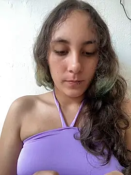 xlunna online show from December 31, 2024, 9:39 pm