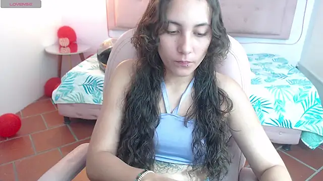 xlunna online show from February 19, 2025, 8:41 pm