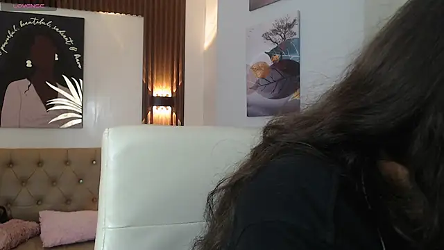 xlunna online show from September 17, 2025, 7:37 pm