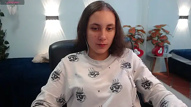 xlunna online show from October 18, 2025, 2:29 pm