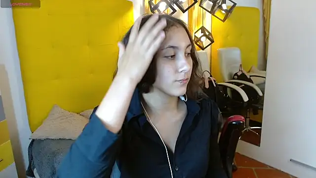 xlunna online show from December 13, 2025, 8:47 pm