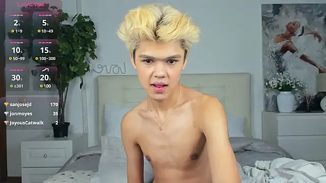 Felix Rey online show from March 7, 2025, 10:43 pm