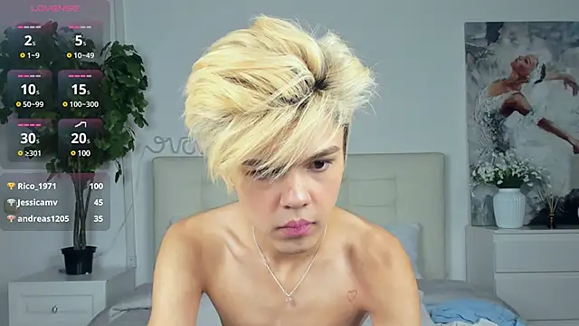 Felix Rey online show from March 15, 2025, 10:33 pm