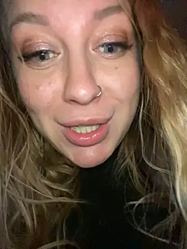 Sweet   Emily online show from January 14, 2025, 7:21 pm