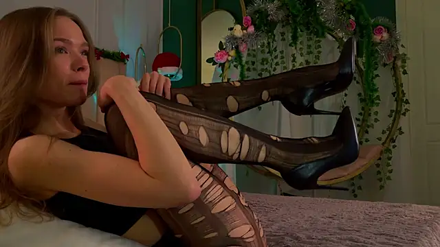 Eva Natsumi online show from December 23, 2024, 12:19 pm