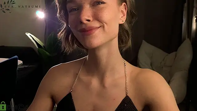 Eva Natsumi online show from October 25, 2025, 4:57 pm