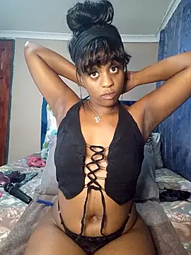 Snapshot of Queen-Chocolate chatting on March 1, 2025, 12:17 am Queen-Chocolate online show from March 1, 2025, 12:17 am