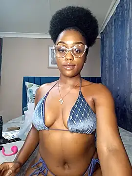 Snapshot of Queen-Chocolate chatting on March 22, 2025, 10:04 pm Queen-Chocolate online show from March 22, 2025, 10:04 pm