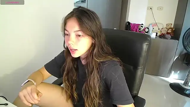 venelope1 online show from February 17, 2026, 7:42 pm