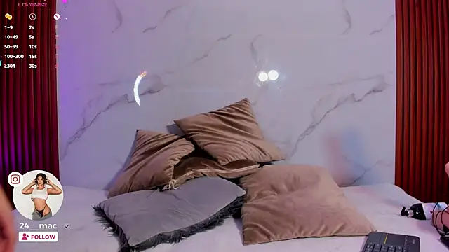 Snapshot of amelie_leigh chatting on December 31, 2024, 4:27 am amelie leigh online show from December 31, 2024, 4:27 am