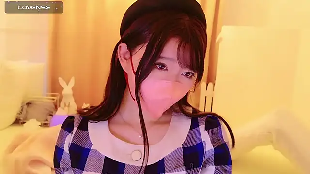 Snapshot of maii- chatting on February 19, 2025, 9:47 pm maii- online show from February 19, 2025, 9:47 pm