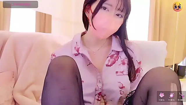 Snapshot of maii- chatting on March 21, 2025, 11:56 pm maii- online show from March 21, 2025, 11:56 pm