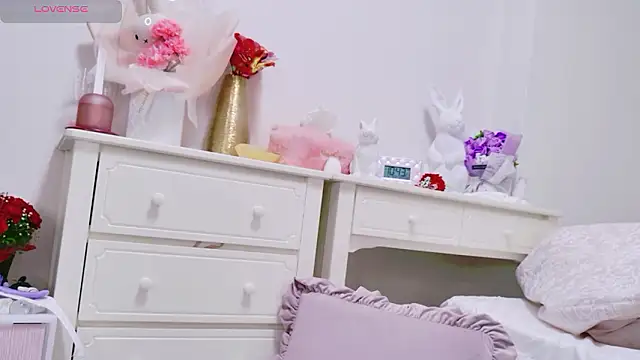 maii- online show from April 7, 2026, 1:44 pm