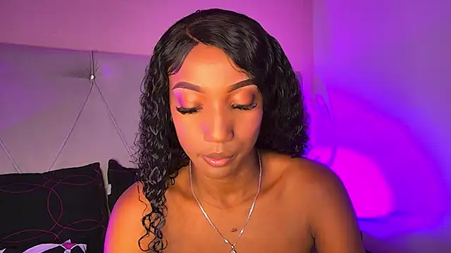 FiorelaLenin online show from February 11, 2025, 7:27 pm