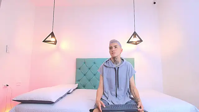 Tinny and Candy online show from February 20, 2025, 1:08 pm