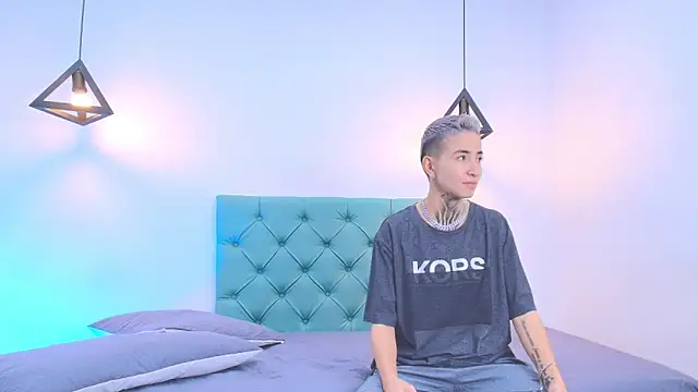 Tinny and Candy online show from March 13, 2025, 1:07 pm