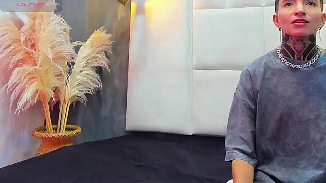 Tinny and Candy online show from October 18, 2025, 12:28 pm