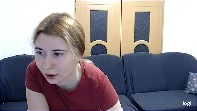 Snapshot of VioletaFlower7 chatting on January 14, 2025, 5:34 pm VioletaFlower7 online show from January 14, 2025, 5:34 pm