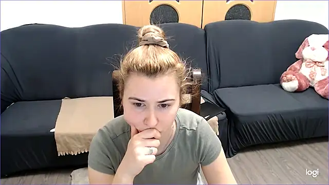 Snapshot of VioletaFlower7 chatting on January 18, 2025, 9:56 am VioletaFlower7 online show from January 18, 2025, 9:56 am