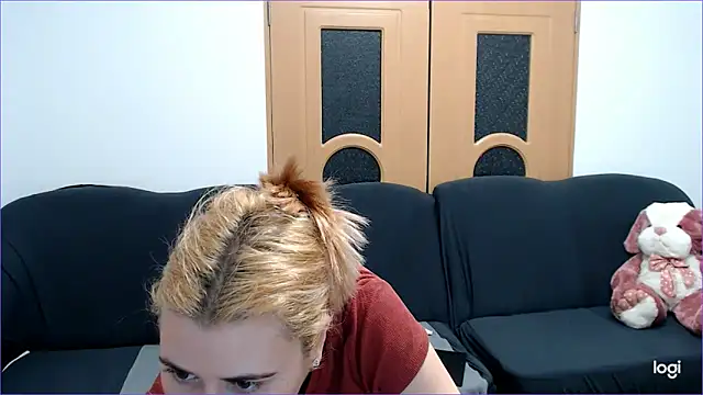 Snapshot of VioletaFlower7 chatting on February 17, 2025, 5:21 pm VioletaFlower7 online show from February 17, 2025, 5:21 pm