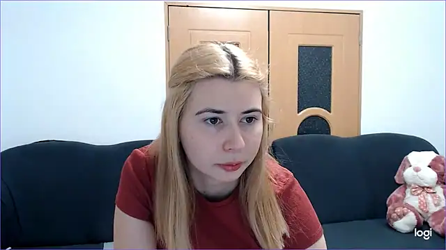 Snapshot of VioletaFlower7 chatting on February 19, 2025, 8:33 am VioletaFlower7 online show from February 19, 2025, 8:33 am