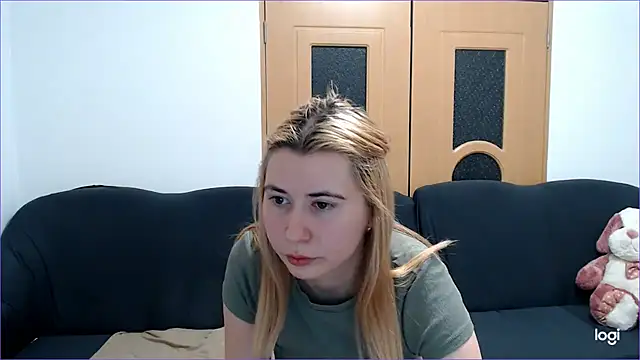 Snapshot of VioletaFlower7 chatting on March 11, 2025, 5:24 pm VioletaFlower7 online show from March 11, 2025, 5:24 pm