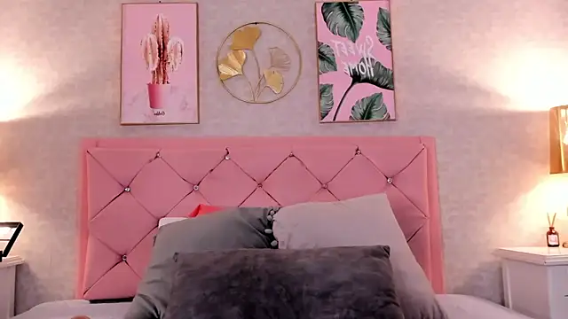 Snapshot of Ginger_Violetta_ chatting on January 18, 2025, 7:37 pm Ginger Violetta online show from January 18, 2025, 7:37 pm