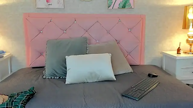 Snapshot of Ginger_Violetta_ chatting on February 1, 2025, 7:55 pm Ginger Violetta online show from February 1, 2025, 7:55 pm