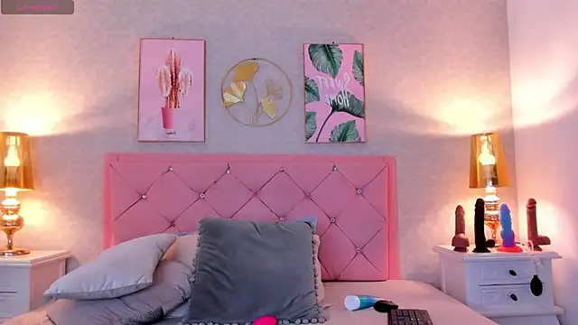 Snapshot of Ginger_Violetta_ chatting on February 6, 2025, 7:40 pm Ginger Violetta online show from February 6, 2025, 7:40 pm