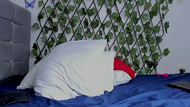 Snapshot of Ladysexy_hot19 chatting on January 4, 2025, 4:44 am Ladysexy hot19 online show from January 4, 2025, 4:44 am