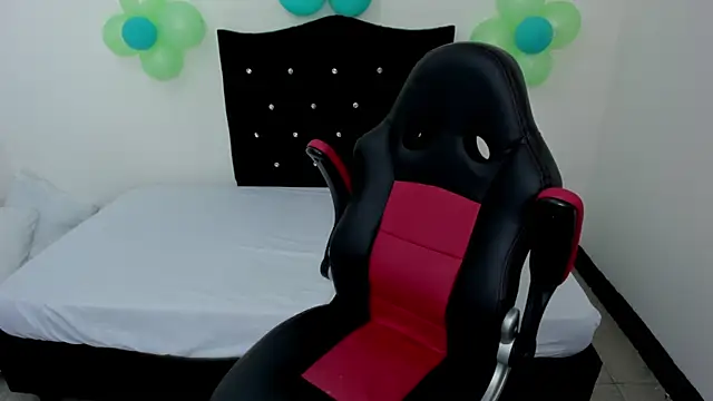 Snapshot of Ladysexy_hot19 chatting on March 20, 2025, 2:40 am Ladysexy hot19 online show from March 20, 2025, 2:40 am