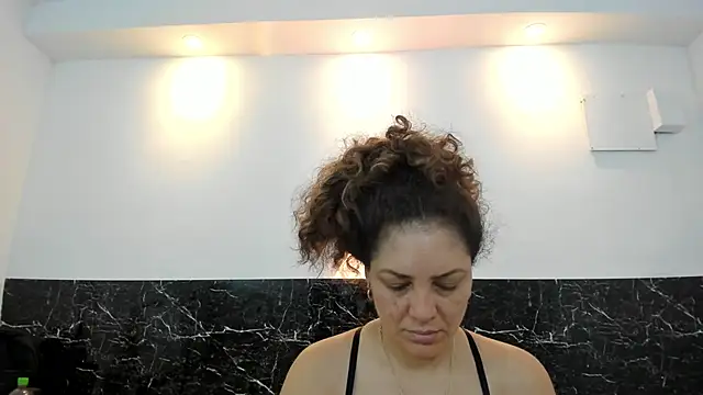 Juliabadlee online show from March 6, 2025, 12:21 am