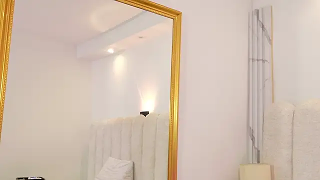 Juliabadlee online show from November 3, 2025, 7:15 pm