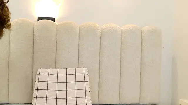 Juliabadlee online show from November 26, 2025, 9:16 pm