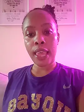 R-thequeen online show from May 16, 2026, 12:51 am