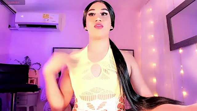 Snapshot of ShantalGirs chatting on October 5, 2025, 7:23 pm ShantalGirs online show from October 5, 2025, 7:23 pm