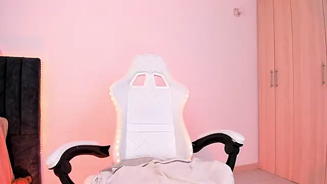 liaqueen610 online show from March 18, 2025, 4:26 am