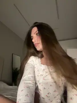 Snapshot of WildOrchid chatting on November 4, 2025, 8:41 pm WildOrchid online show from November 4, 2025, 8:41 pm