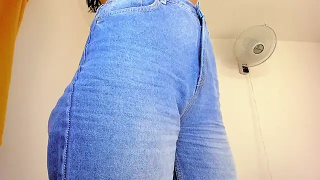 misstoya online show from February 17, 2025, 4:31 am