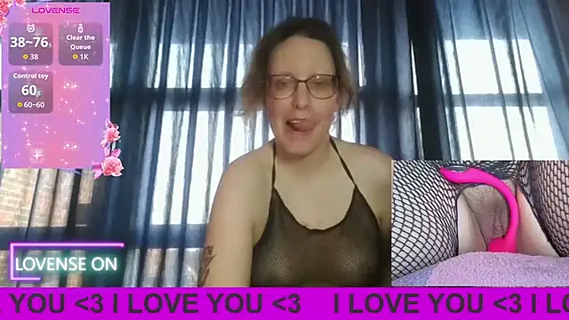 PernillaGirl online show from April 12, 2026, 4:23 pm