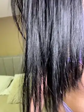 Valentcouple online show from April 12, 2026, 10:15 pm