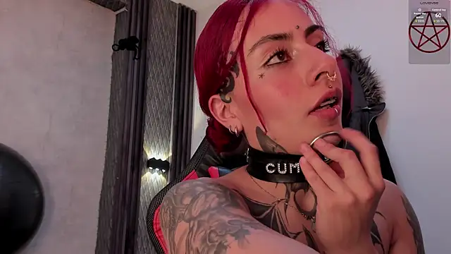 selene red  online show from September 20, 2025, 2:23 am