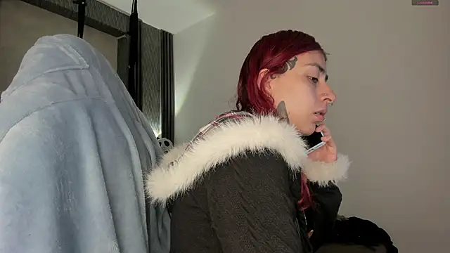 selene red  online show from November 25, 2025, 1:55 pm