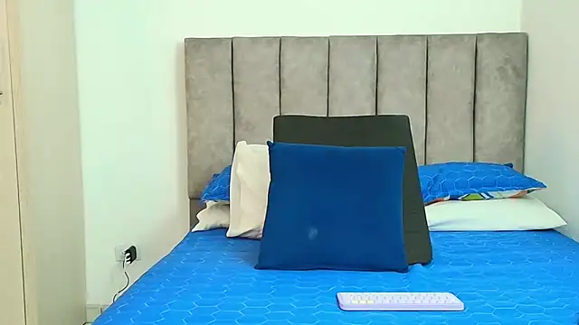 Snapshot of karina_lewis_ chatting on October 10, 2025, 4:00 am karina lewis online show from October 10, 2025, 4:00 am