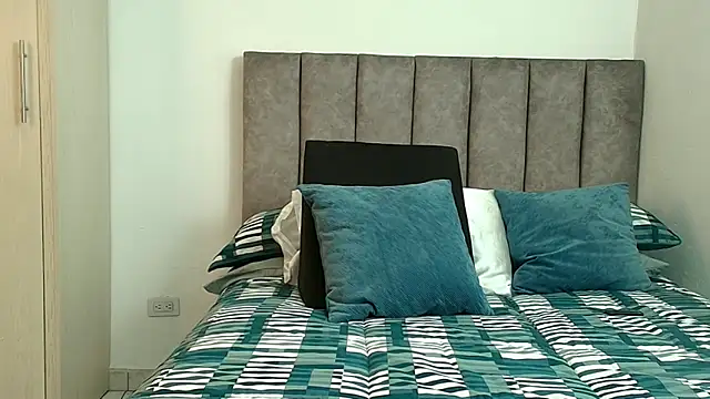 Snapshot of karina_lewis_ chatting on February 17, 2026, 4:42 am karina lewis online show from February 17, 2026, 4:42 am