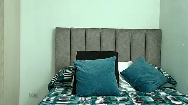 Snapshot of karina_lewis_ chatting on March 13, 2026, 4:19 am karina lewis online show from March 13, 2026, 4:19 am