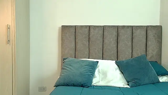 Snapshot of karina_lewis_ chatting on April 7, 2026, 5:41 am karina lewis online show from April 7, 2026, 5:41 am