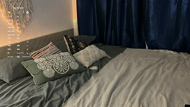 jennetdoll online show from December 9, 2024, 3:22 pm